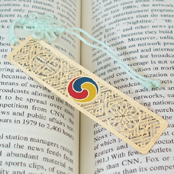 Reading Bookmark with Macrame Knots: Rice Cake Pattern