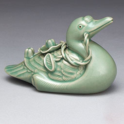 Porcelain Duck with Non Crack Surface Celadon Green Water Dropper