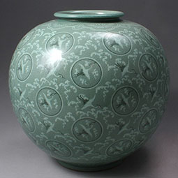 Ceramic Jar from Korea Inlaid with Celadon Clouds and Cranes Patterns 