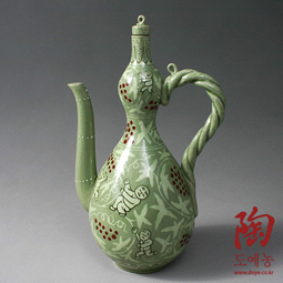 Gourd-shaped Celadon Pottery Decanter with Grape Design