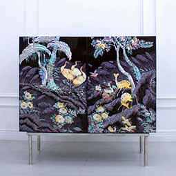 Mother of Pearl Decor Lacquered Wooden Console Table with Longevity Design