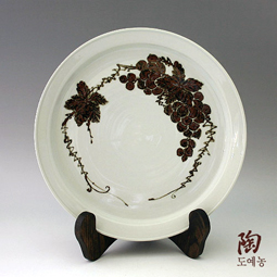 White Porcelain Plate with Iron-painted Brown Grape and Leaf Design