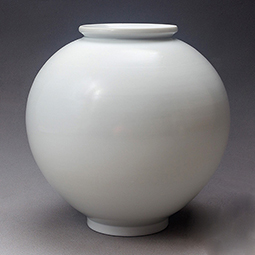 Korean Moon Jar White Porcelain 