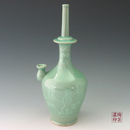 Pottery Ewer Inlaid with Celadon Green Willow Design