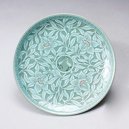 Celadon Porcelain Plate with Sgraffito Bellflower Design
